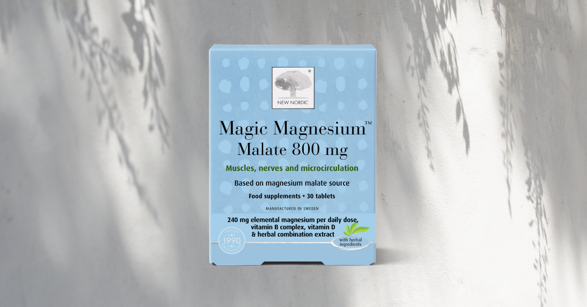 Decorative shadow background with a Magic Magnesium™ Malate 800 mg packaging in the foreground